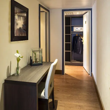 Western Elixir Otel Grasse